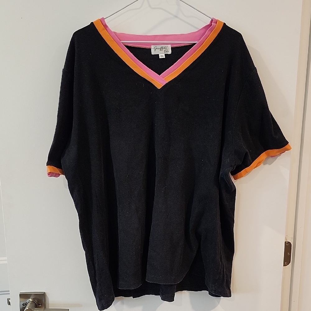 🔥 3/$25 🔥 2X Black Tee with Pink and Orange Accents